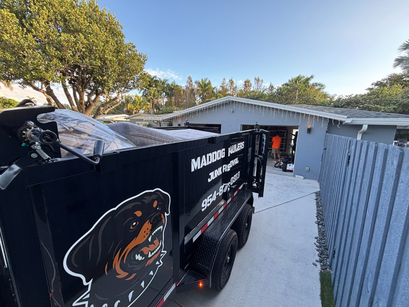 furniture-removal-broward-county-maddog-